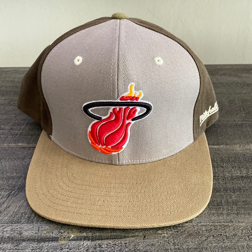 Mitchell & Ness - Miami Heat snap back olive color way